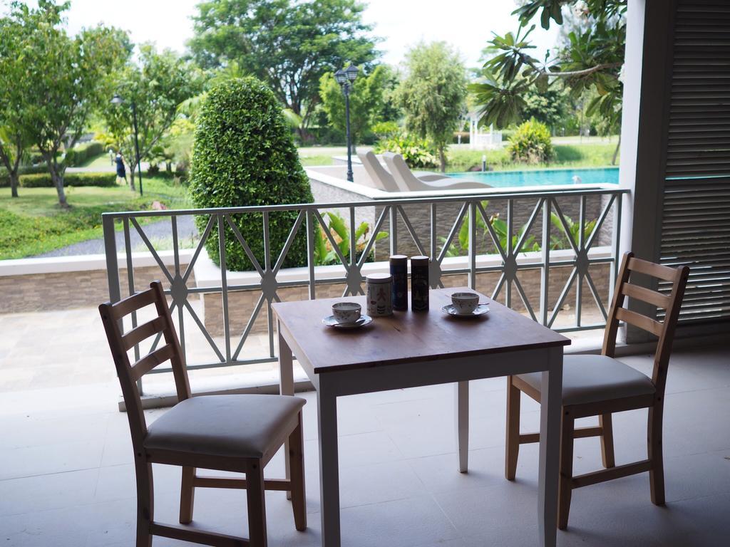 Apartamento Baan Rub Lom By Jane Pak Chong Exterior foto